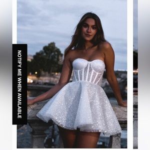 Elegant White Strapless Mini Dress